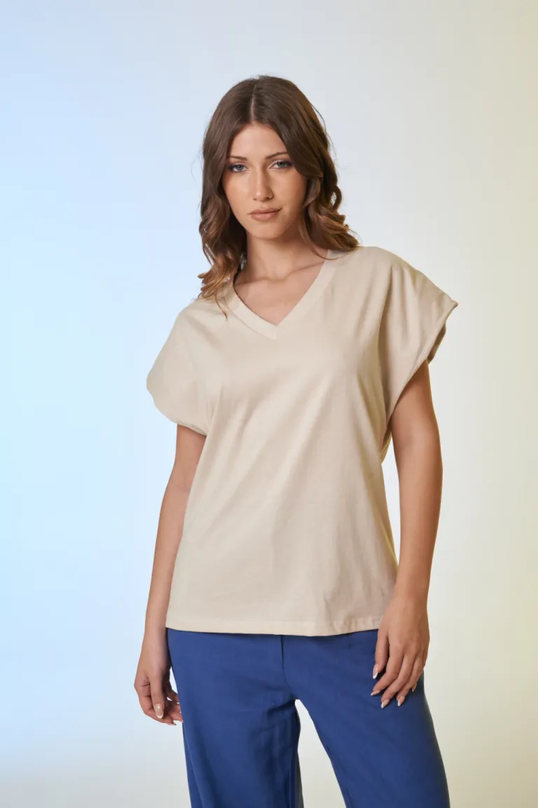 Remera beige de corte recto y mangas cortas para mujer de Apricot en Remeras para argentina