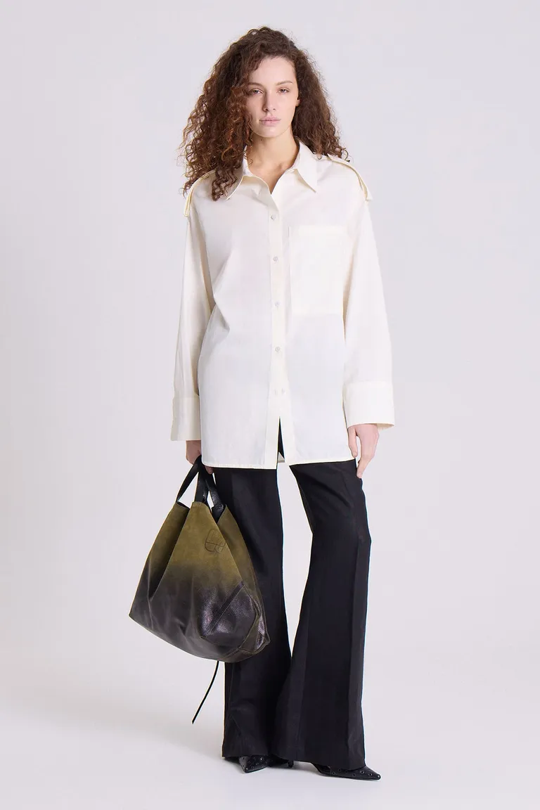 Camisa blanca oversized de poplin de algodón con detalles utilitarios de Maria Cher en Camisas para argentina