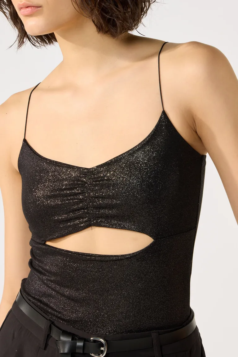 Top negro de escote en V con frunces y detalles en la cintura de Cuesta Blanca en Tops para argentina