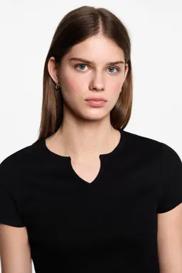Remera cuello pico de Mango Teen en Remeras para argentina