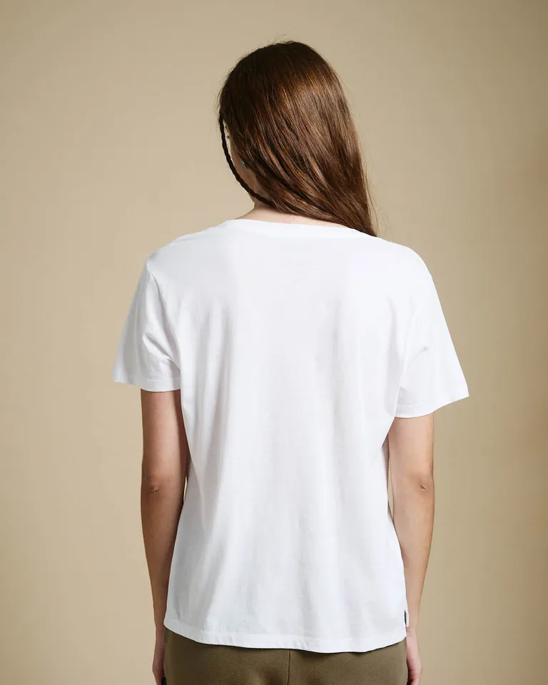 Remera clásica de mujer con escote en V y mangas cortas de Wanama en Remeras para argentina