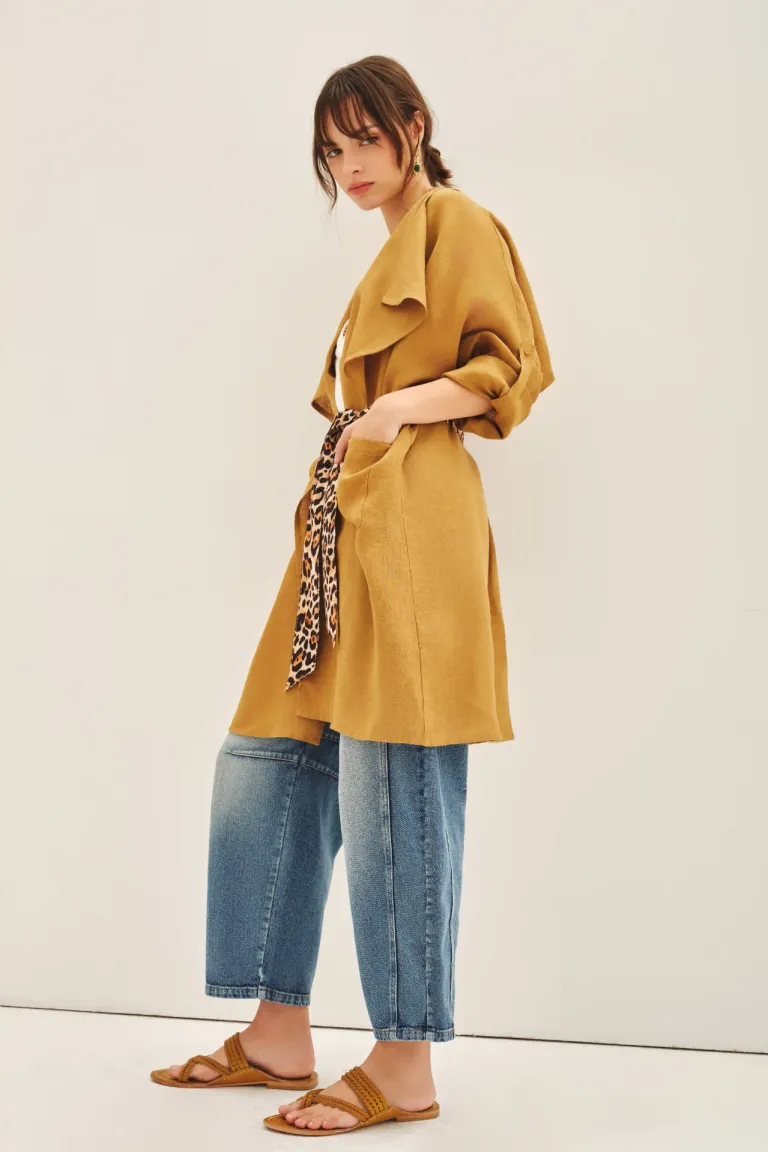 Saco de lino amarillo de corte amplio y mangas largas con diseño de lazo estampado en la espalda de Rapsodia en Chaquetas para argentina