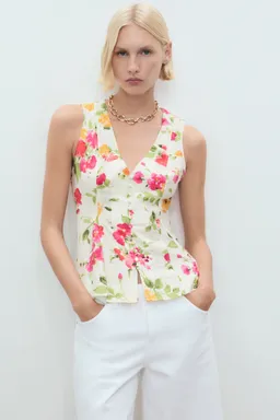 Blusa entallada floral con botones de Mango en Blusas para argentina