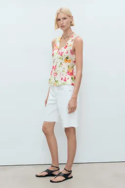 Blusa entallada floral con botones de Mango en Blusas para argentina
