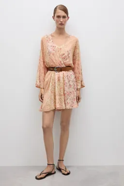Vestido corto estampado floral de Mango en Vestidos para argentina