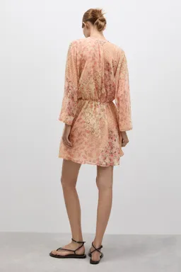 Vestido corto estampado floral de Mango en Vestidos para argentina