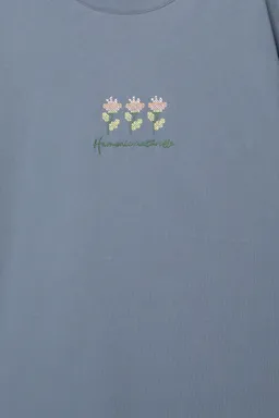 Remera bordada con flores de Pull&Bear en Remeras y Polos para argentina
