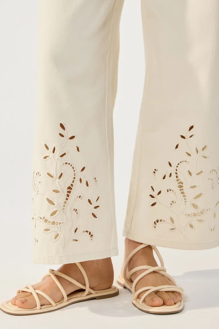 Pantalón ancho con detalles de calado floral en tono natural de Cuesta Blanca en Pantalones para argentina