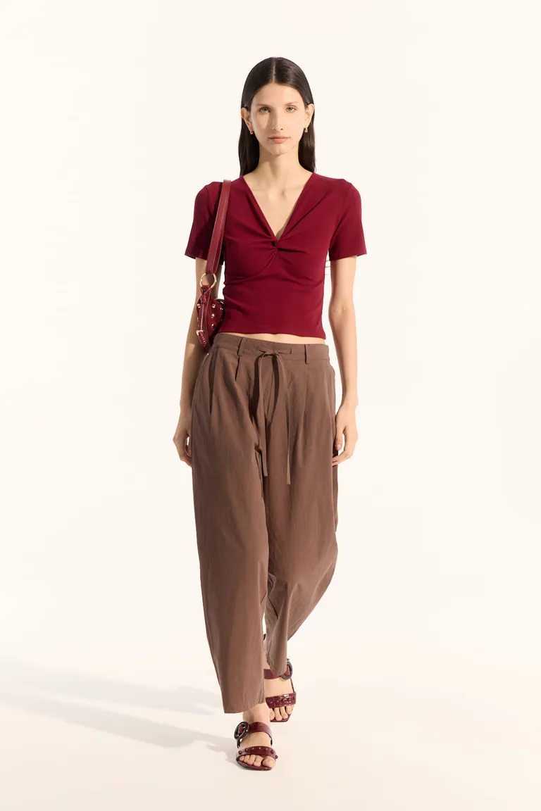 Remera de manga corta con diseño torzado en el frente para mujer de Portsaid en Remeras para argentina