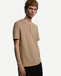 Remera botones con textura de Bershka en Remeras y Polos para argentina