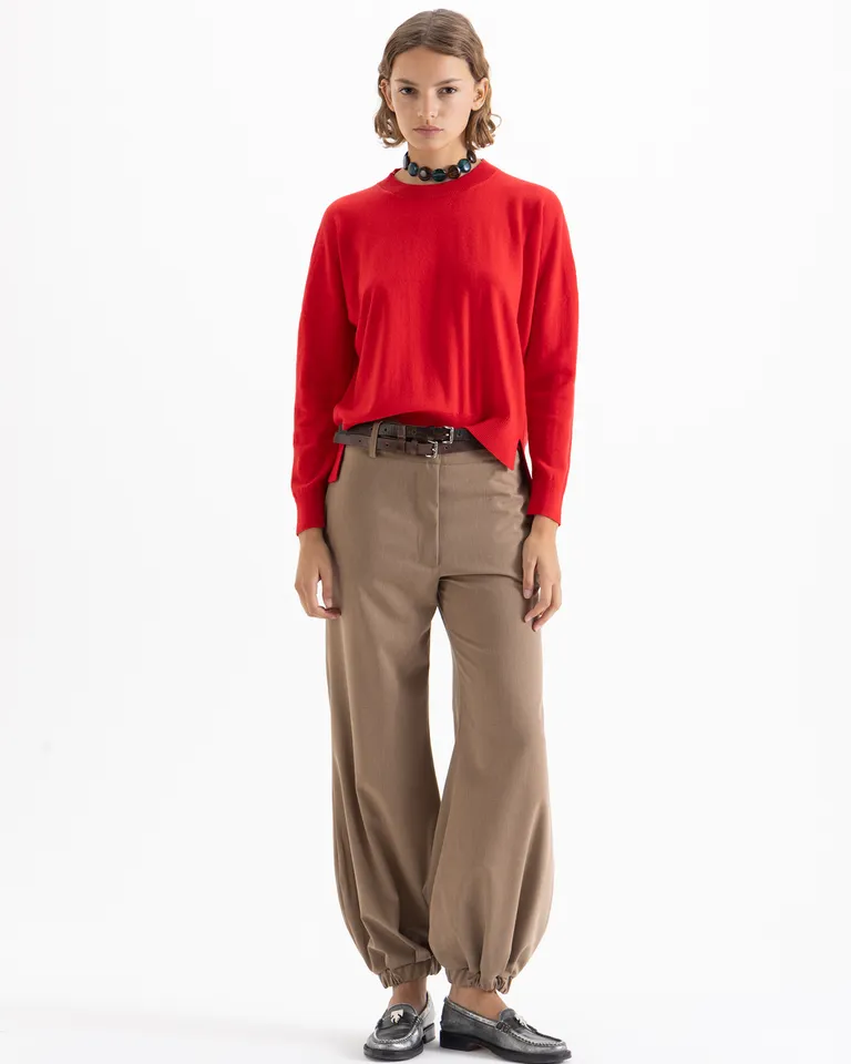 Sweater de mujer con cuello redondo mangas largas y corte holgado hasta la cadera de Jazmin Chebar en Buzos y Sweaters para argentina