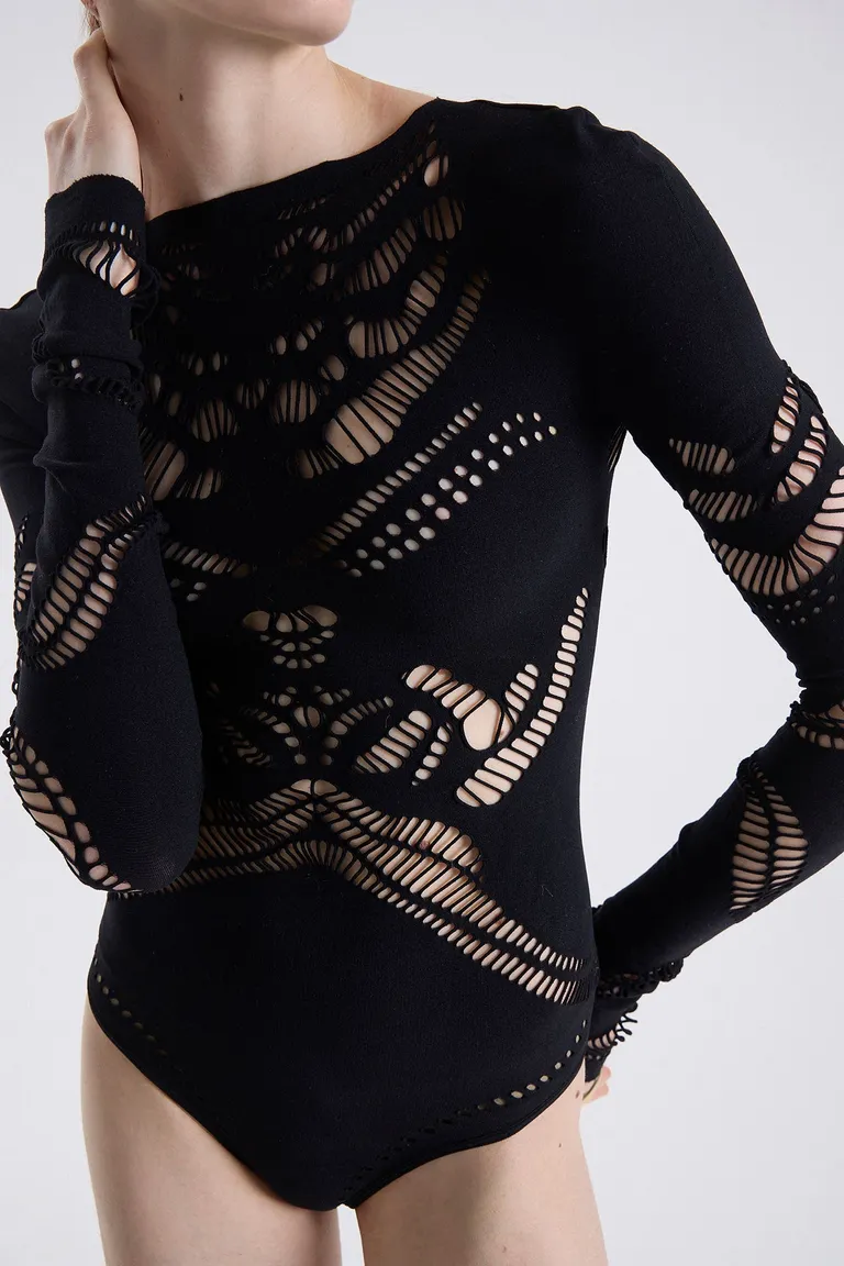 Body de manga larga con diseño de calados geométricos y ajuste entallado de Maria Cher en Bodies para argentina