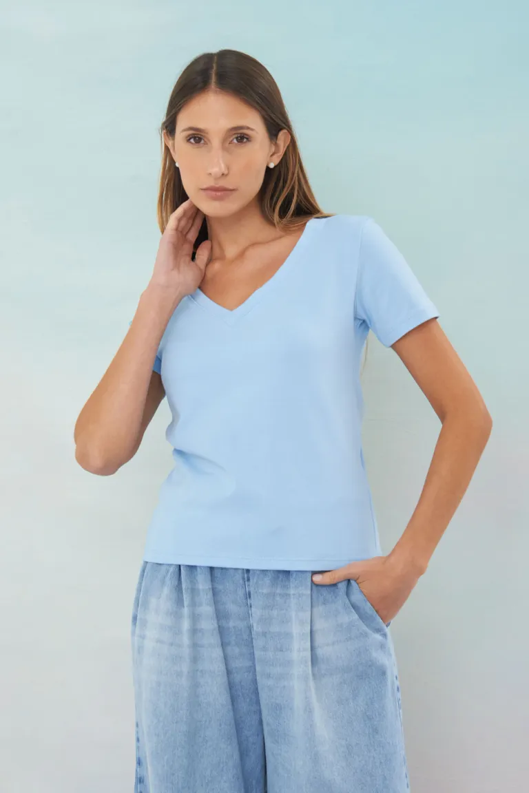 Remera de diseño elegante y moderno para mujer de Apricot en Remeras para argentina