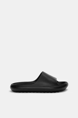 Sandalias engomadas planas de Pull&Bear en Sandalias y Ojotas para argentina