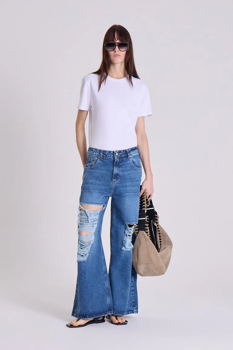 Jeans de tiro medio con corte baggy y pierna larga, ideal para un look casual y moderno de Maria Cher en Pantalones para argentina