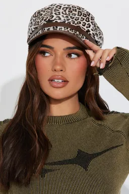 Gorro taxista marrón animal print de Fashion Nova en Gorros y Sombreros para argentina