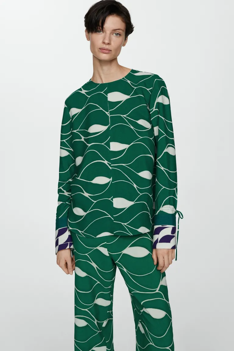 Blusa estampada con lazo de Mango en Blusas para argentina
