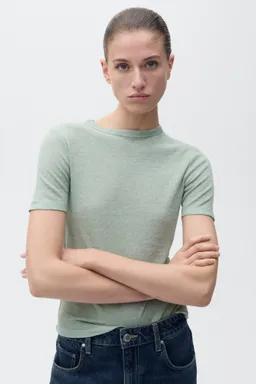 Remera lino entallada de Mango en Remeras para argentina