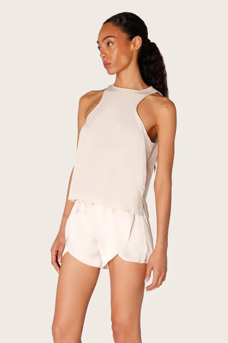 Top musculosa blanco con aberturas laterales y apertura en la espalda de Sofia Sarkany en Tops para argentina