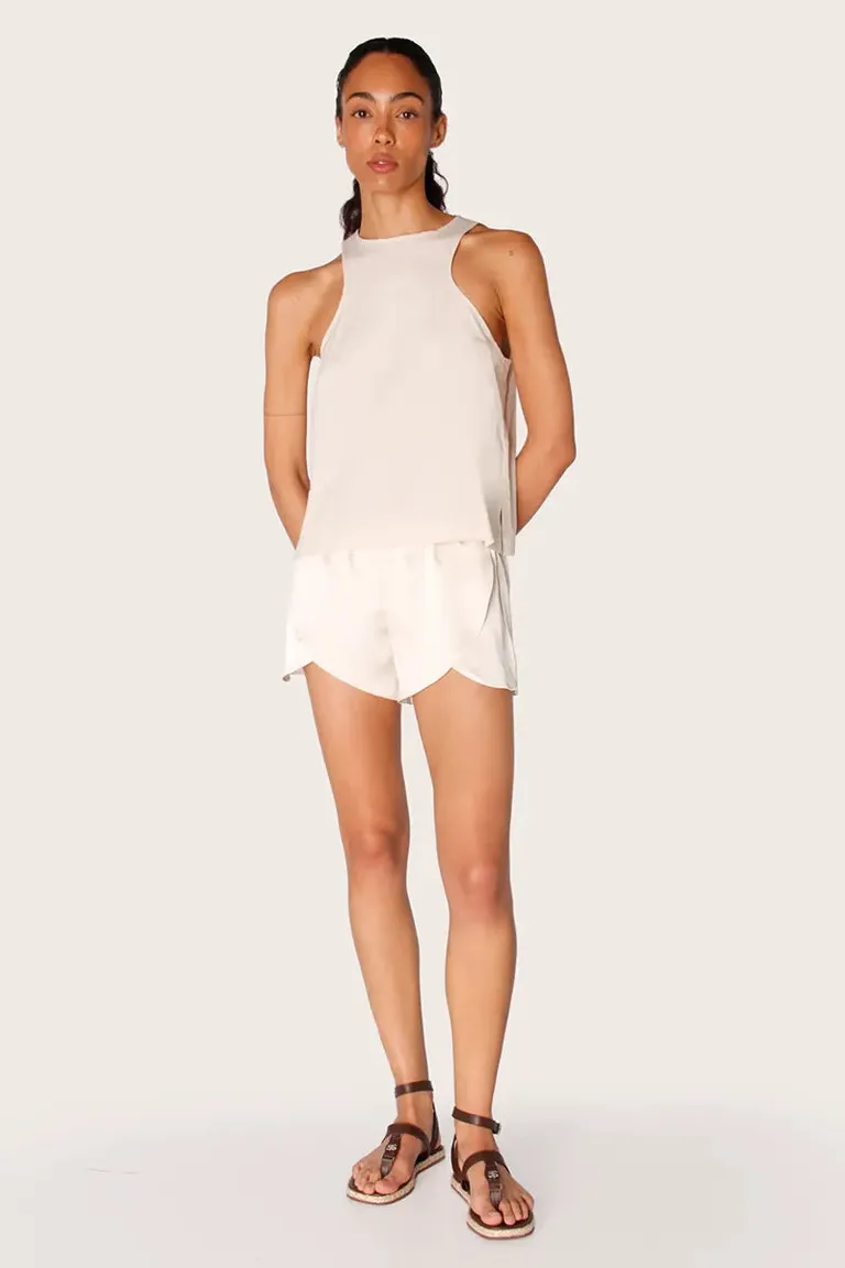 Top musculosa blanco con aberturas laterales y apertura en la espalda de Sofia Sarkany en Tops para argentina