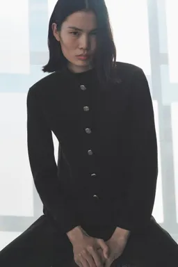 Chaqueta cuello mao con botones joya de Mango en Chaquetas para argentina