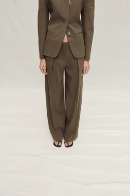 Pantalón traje lino sin costuras de Mango en Pantalones para argentina