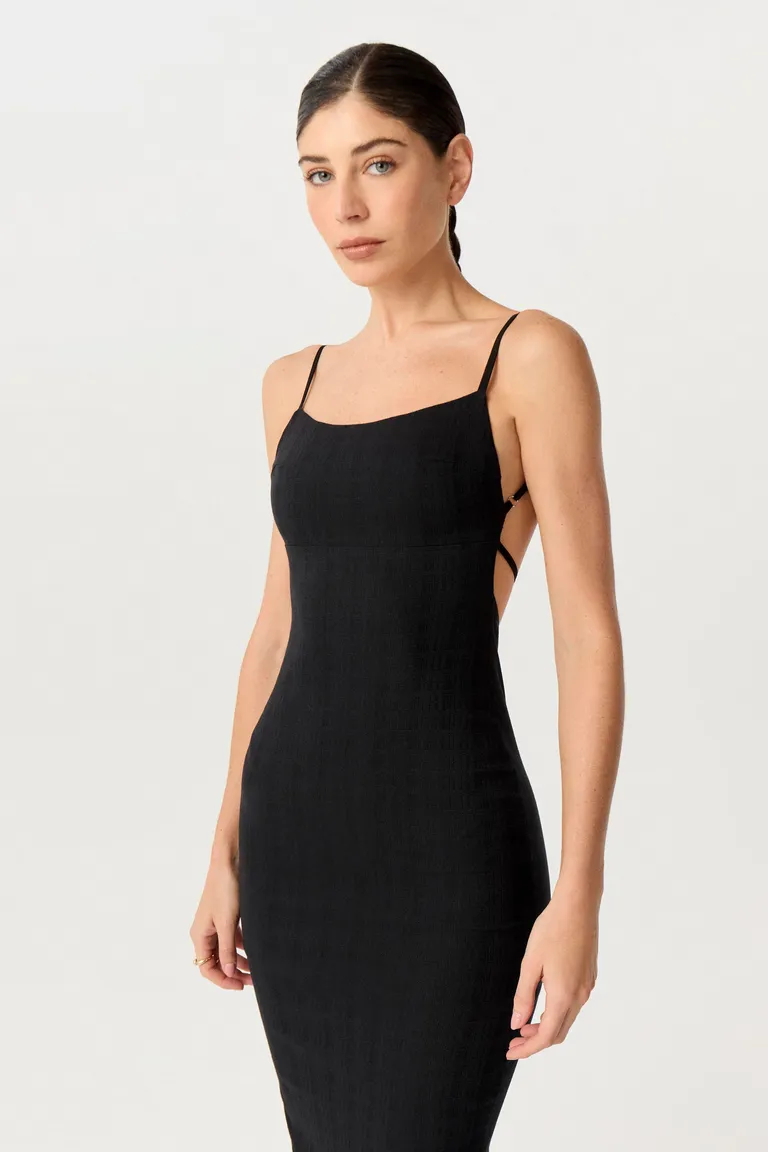 Vestido midi negro de silueta ceñida con escote pronunciado en la espalda de Markova en Vestidos para argentina