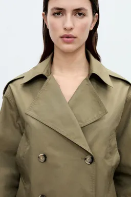 Trench corto doble botonadura de Mango en Chaquetas para argentina