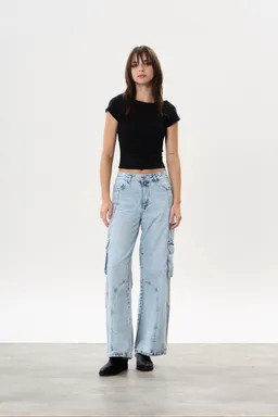 Jean denim cargo scott ancho de Magda en Pantalones para argentina