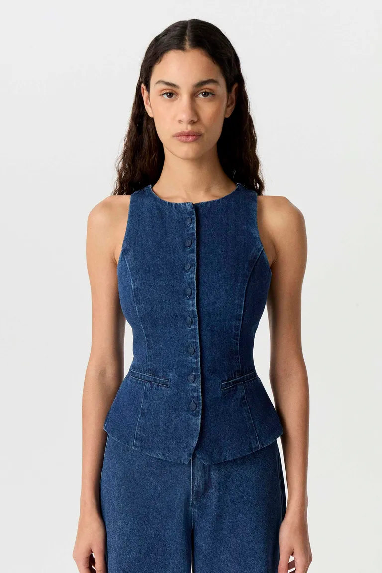 Chaleco de Jean Confeccionado con Textura Estructurada y Detalles de Diseño Sastrero de Markova en Chalecos para argentina