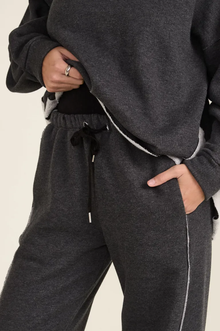 Pantalón tiro alto de calce amplio con cintura elastizada y bolsillos laterales de Cuesta Blanca en Pantalones para argentina