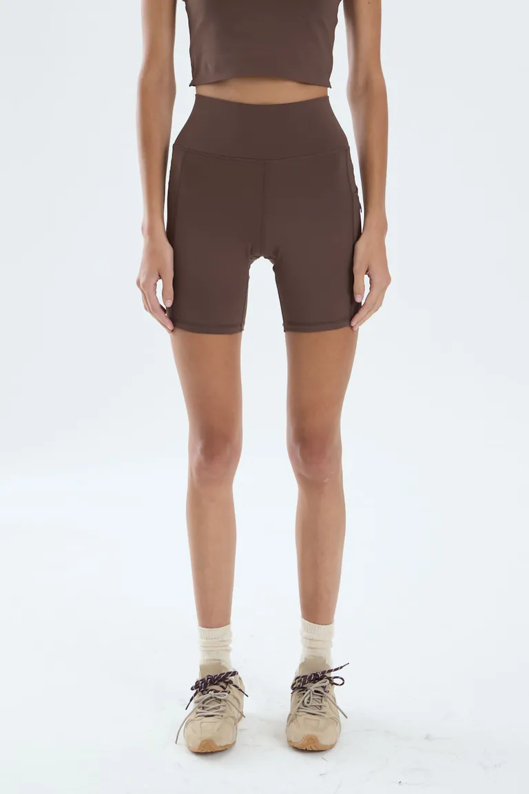 Short deportivo con tiro alto, ajuste anatómico y bolsillos laterales de entrenamiento de Portsaid en Shorts para argentina