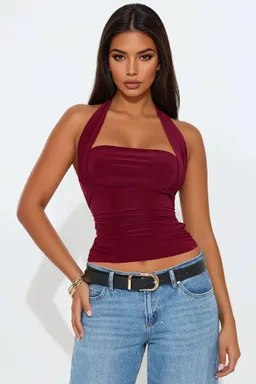 Top halter ruched burgundy de Fashion Nova en Tops para argentina