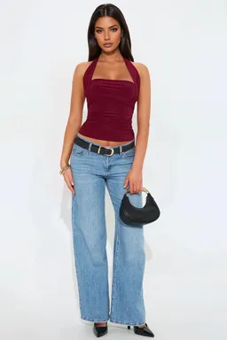 Top halter ruched burgundy de Fashion Nova en Tops para argentina