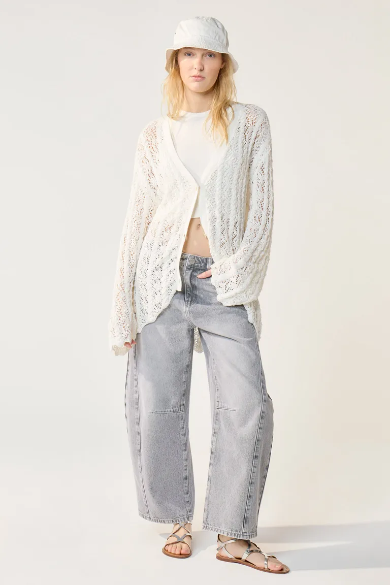 Cardigan de punto calado y trenzas, un básico versátil para el otoño e invierno de Cuesta Blanca en Buzos y Sweaters para argentina