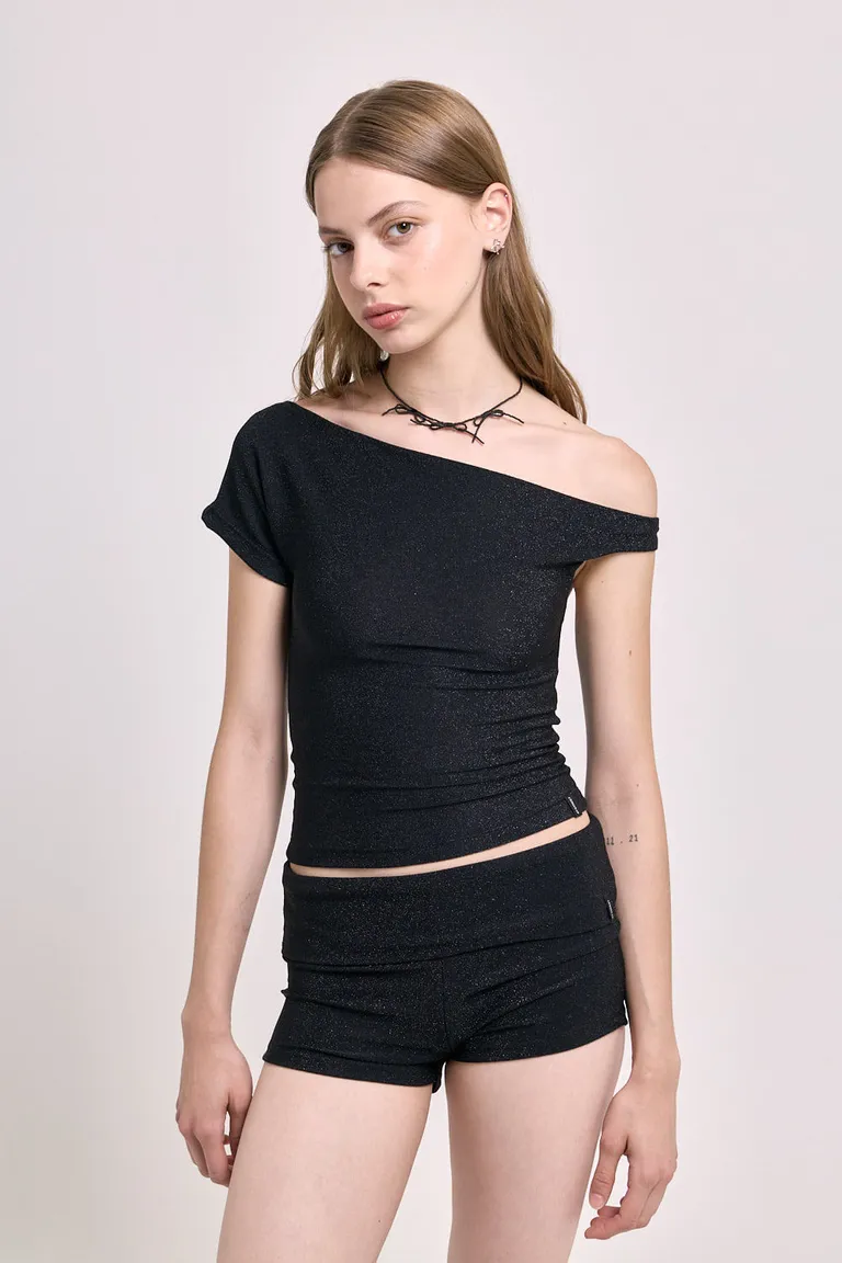 Short de corte ajustado con cintura doble rebatida y diseño estructurado de 47 Street en Shorts para argentina