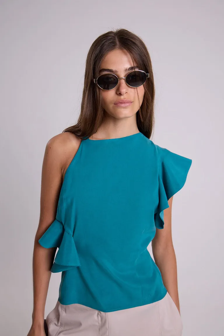 Top asimétrico con volados laterales y manga corta con cierre invisible de Maria Cher en Tops para argentina