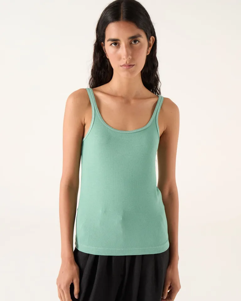 Musculosa de tejido acanalado con escote redondo y breteles finos de calce ajustado de Furzai en Tops para argentina