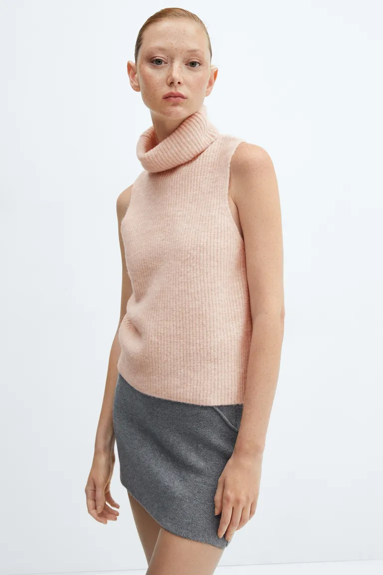 Top tejido cuello alto de Mango en Buzos y Sweaters para argentina