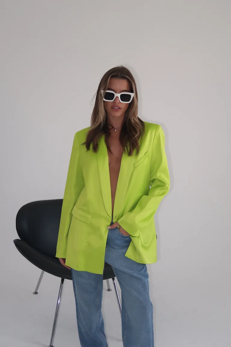 Blazer de color verde en estilo moderno y urbano para mujeres de Naíma en Blazers para argentina