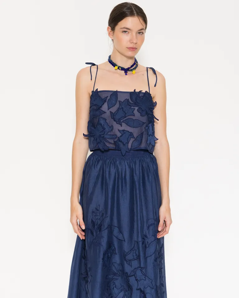 Top de organza con detalles florales para un estilo elegante y femenino de Jazmin Chebar en Tops para argentina