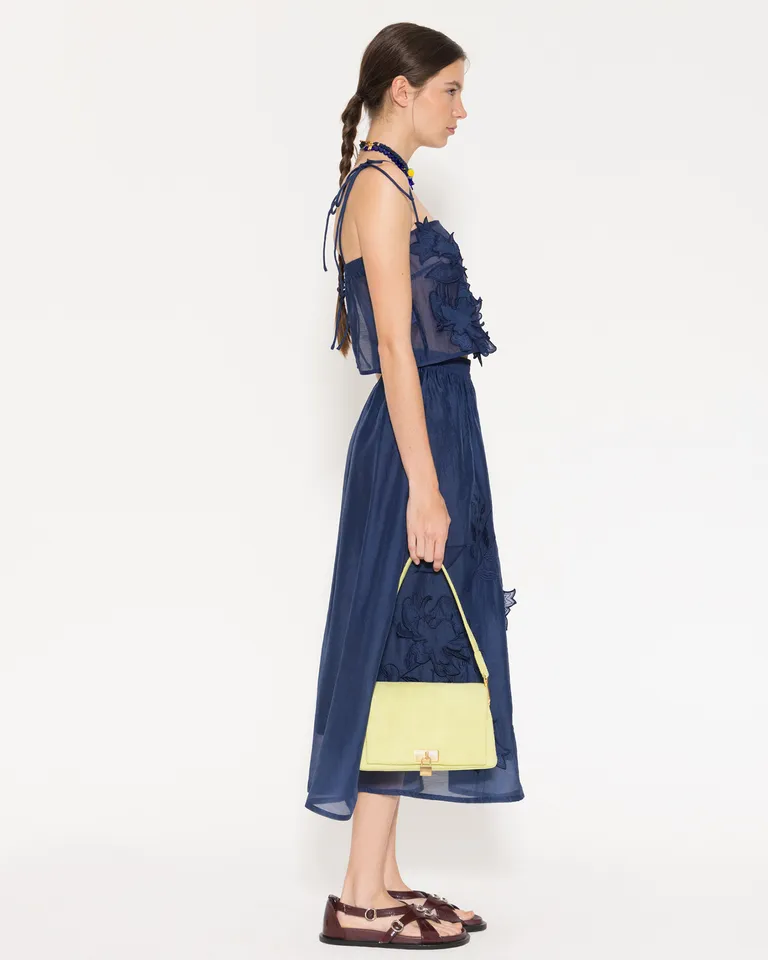 Top de organza con detalles florales para un estilo elegante y femenino de Jazmin Chebar en Tops para argentina