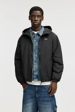 Piloto capucha de Pull&Bear en Abrigos y Camperas para argentina