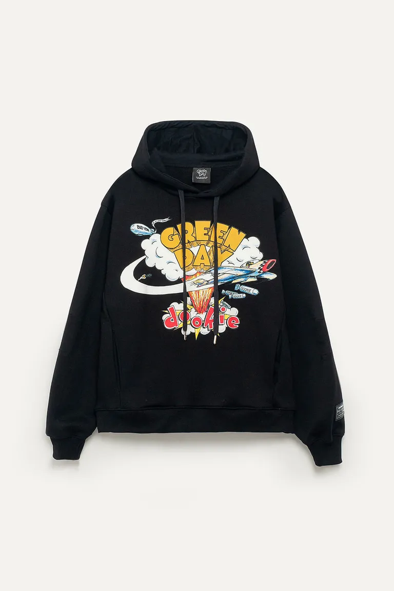 Buzo de frisa lavada con estampa de Green Day en negro para mujer de 47 Street en Buzos y Sweaters para argentina