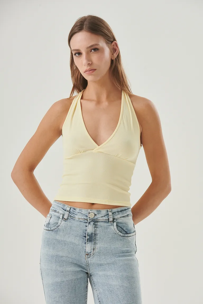 Top halter cruzado con espalda descubierta y tiras anudadas de Sweet en Tops para argentina