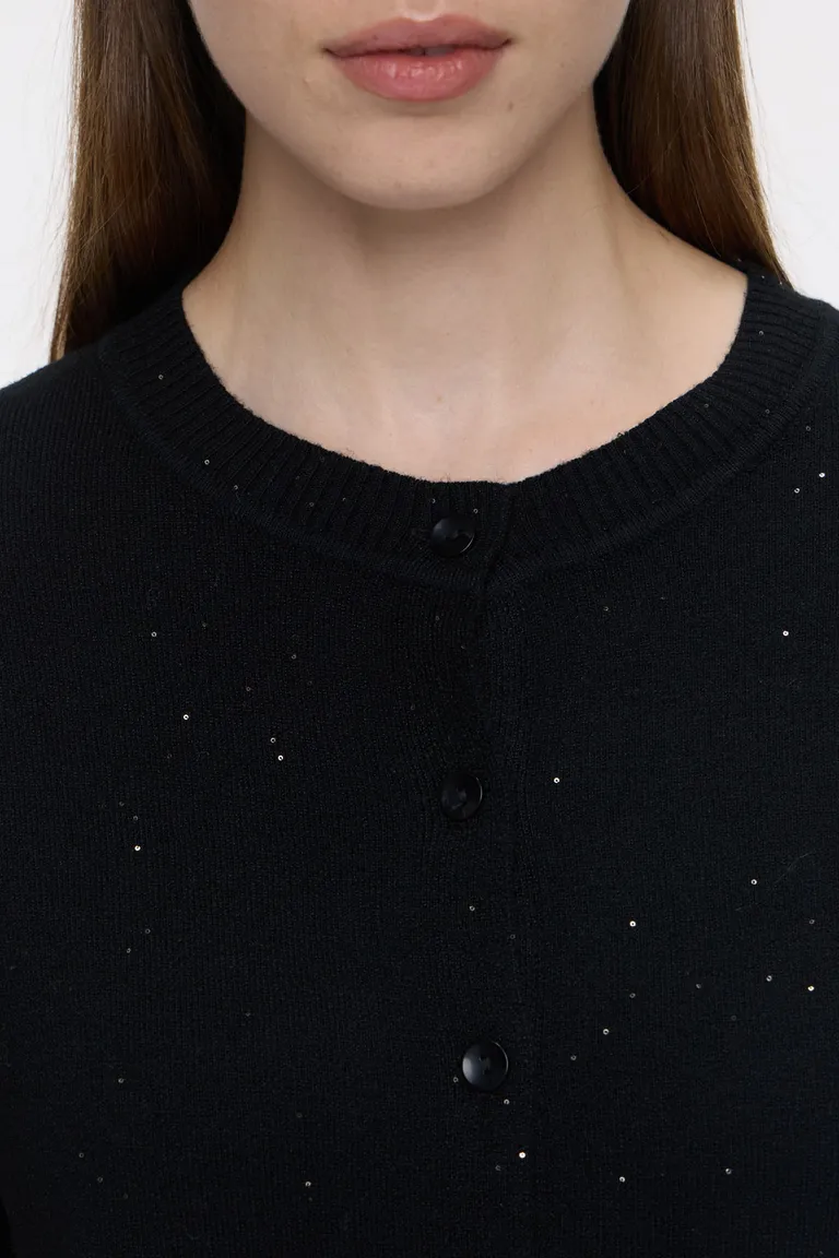 Cardigan tejido de calce holgado con escote redondo y cierre frontal de botones de Cuesta Blanca en Buzos y Sweaters para argentina