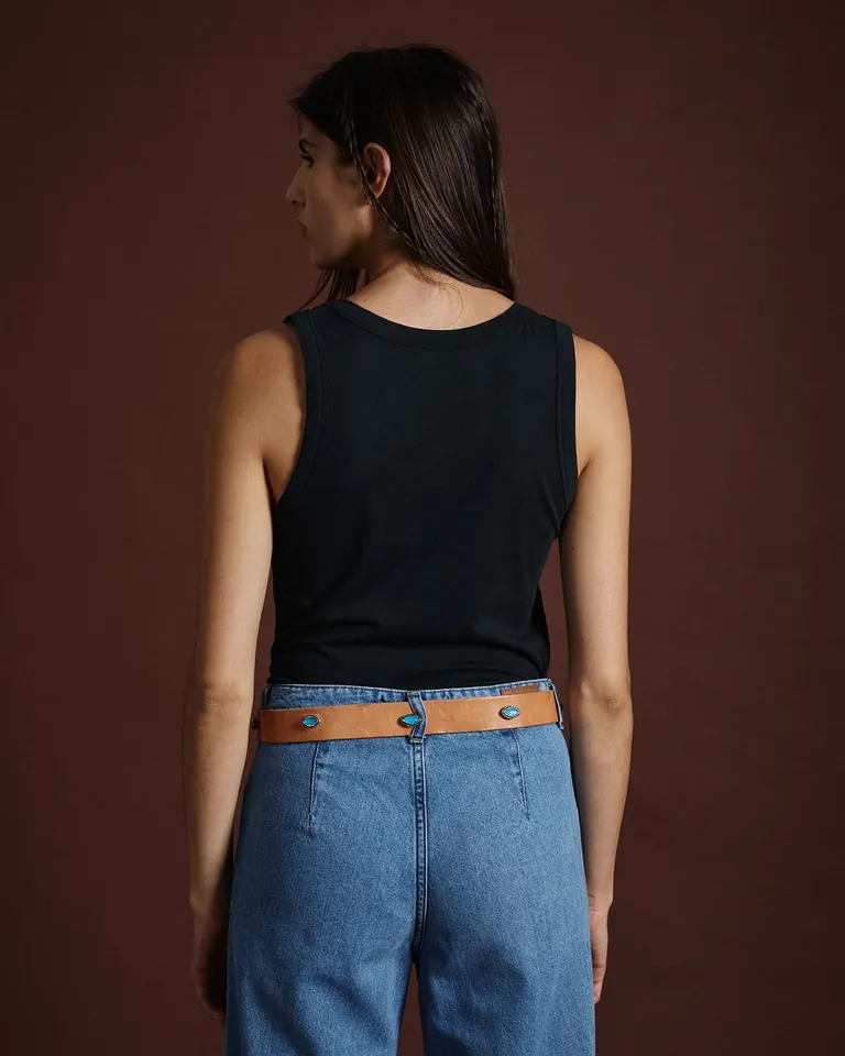 Musculosa básica de mujer con escote redondo y diseño ajustado de Wanama en Tops para argentina