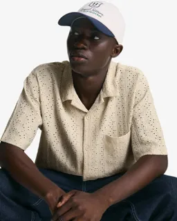 Camisa manga corta bordada de Bershka en Camisas para argentina