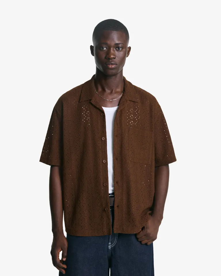 Camisa manga corta bordada de Bershka en Camisas para argentina