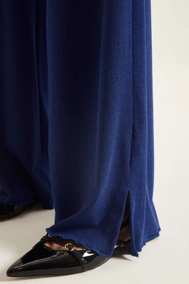 Pantalón tiro alto corte palazzo con cintura elastizada y bolsillos laterales de Cuesta Blanca en Pantalones para argentina